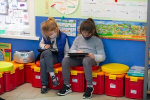 École Saint Jo Arras La classe de CP de Mme Quennehen enfants tablette ipad